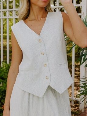 Sky blue NEW!!
LINEN-BLEND STRIPE VEST TOP